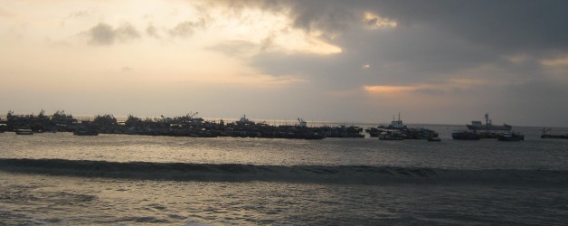 Ilo: Beach Stroll Ilo: Beach Stroll